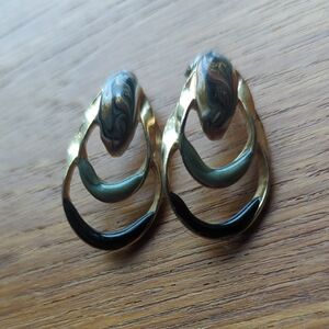 Vintage Karissa Swirls Brown Black Gold tone Enamel Double Loop Drop Earrings.